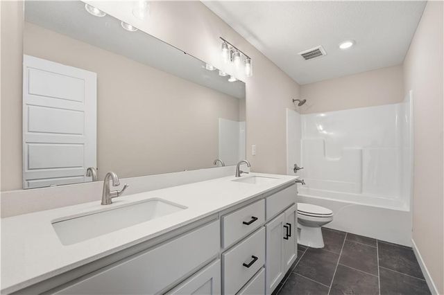 409 Woodview Drive, Raymore, MO 64083