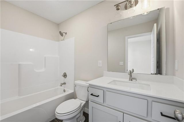 409 Woodview Drive, Raymore, MO 64083