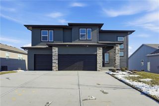 409 Woodview Drive, Raymore, MO 64083