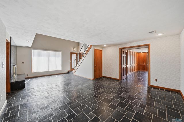 7803 Northshore Drive, Lincoln, NE 68516