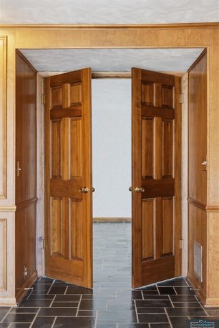 7803 Northshore Drive, Lincoln, NE 68516