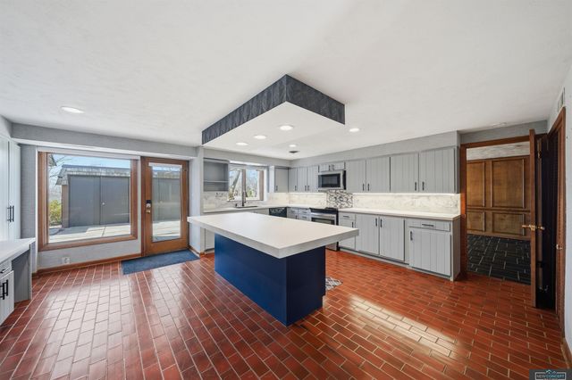 7803 Northshore Drive, Lincoln, NE 68516