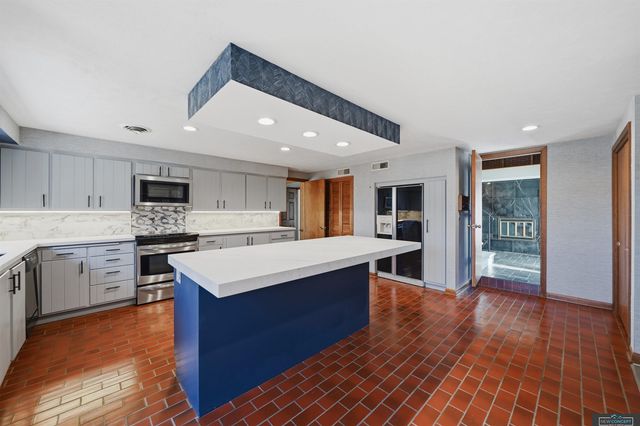 7803 Northshore Drive, Lincoln, NE 68516