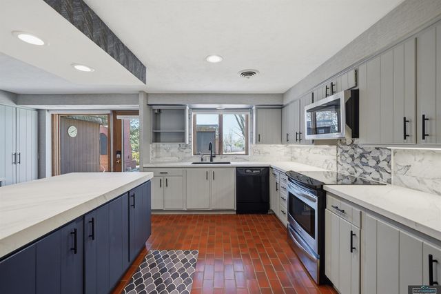 7803 Northshore Drive, Lincoln, NE 68516