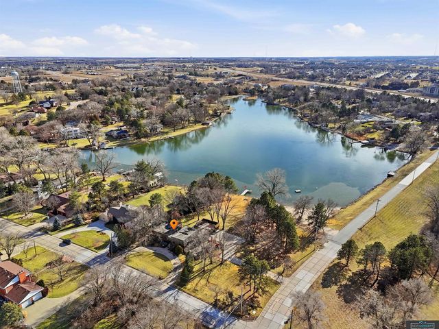 7803 Northshore Drive, Lincoln, NE 68516