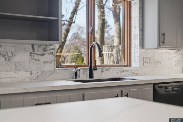 7803 Northshore Drive, Lincoln, NE 68516