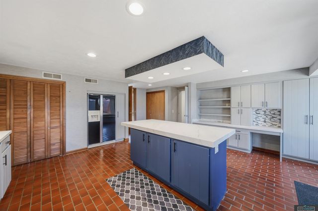 7803 Northshore Drive, Lincoln, NE 68516