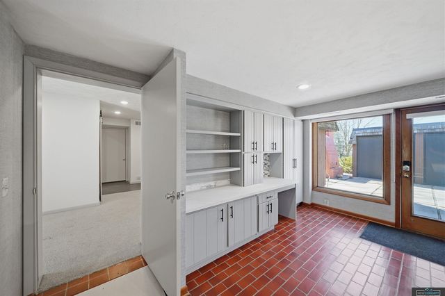 7803 Northshore Drive, Lincoln, NE 68516