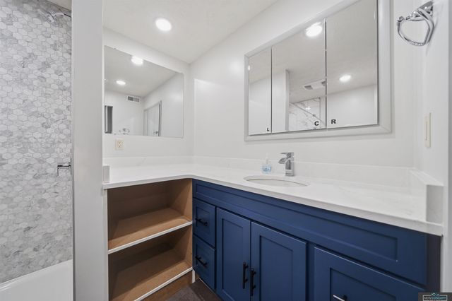 7803 Northshore Drive, Lincoln, NE 68516