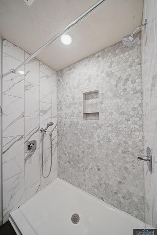 7803 Northshore Drive, Lincoln, NE 68516