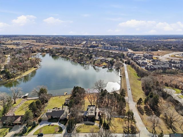 7803 Northshore Drive, Lincoln, NE 68516