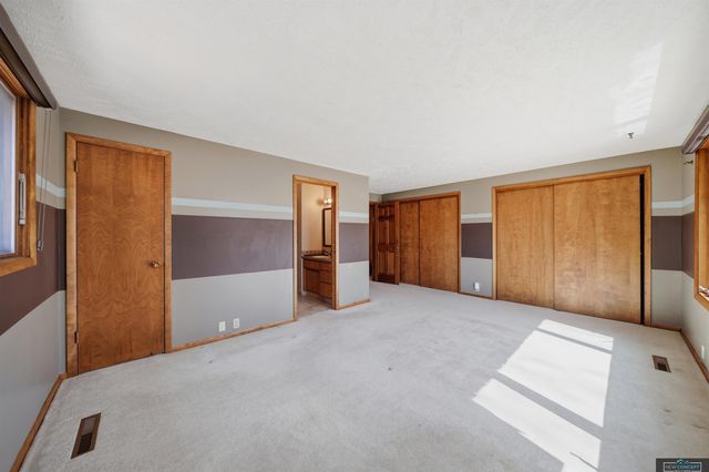 7803 Northshore Drive, Lincoln, NE 68516