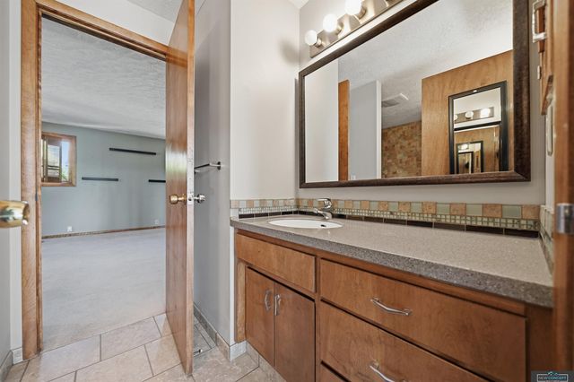 7803 Northshore Drive, Lincoln, NE 68516