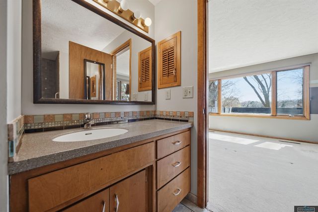 7803 Northshore Drive, Lincoln, NE 68516