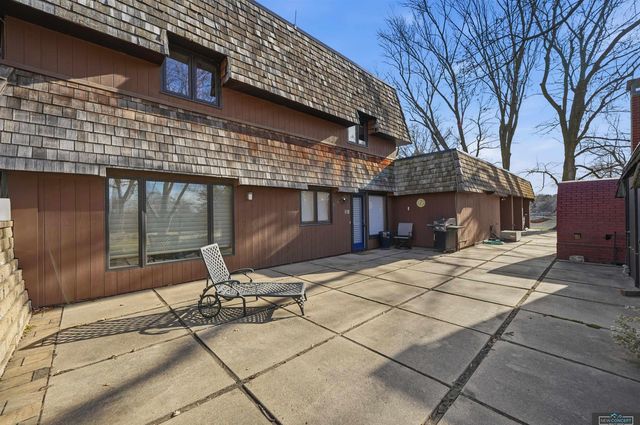 7803 Northshore Drive, Lincoln, NE 68516