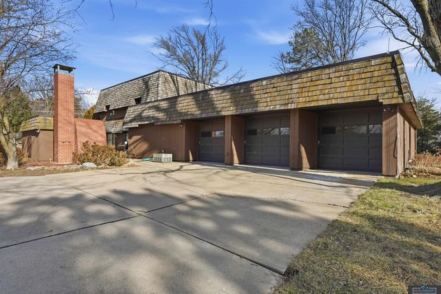 7803 Northshore Drive, Lincoln, NE 68516