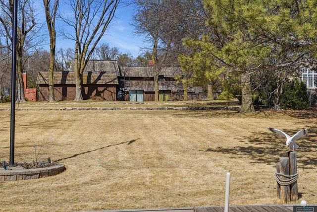 7803 Northshore Drive, Lincoln, NE 68516