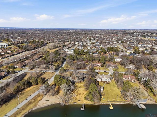 7803 Northshore Drive, Lincoln, NE 68516