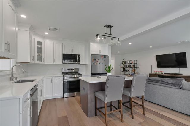 28 Ashley Street, Cranston, RI 02920