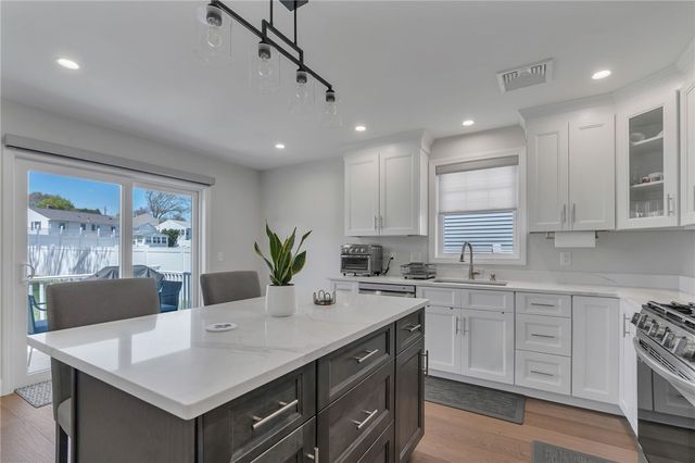 28 Ashley Street, Cranston, RI 02920