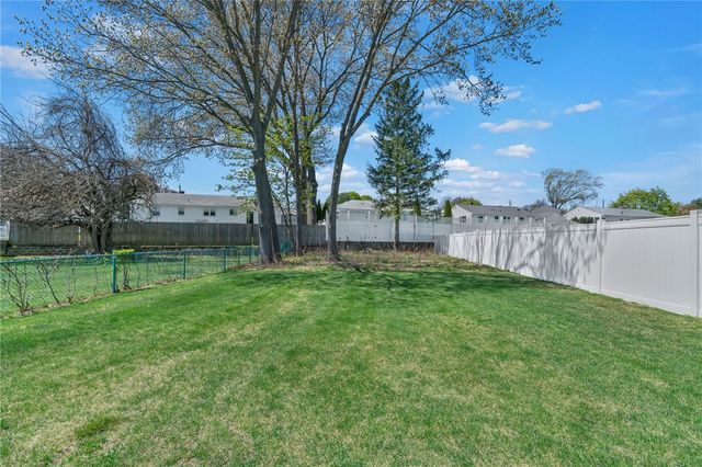 28 Ashley Street, Cranston, RI 02920