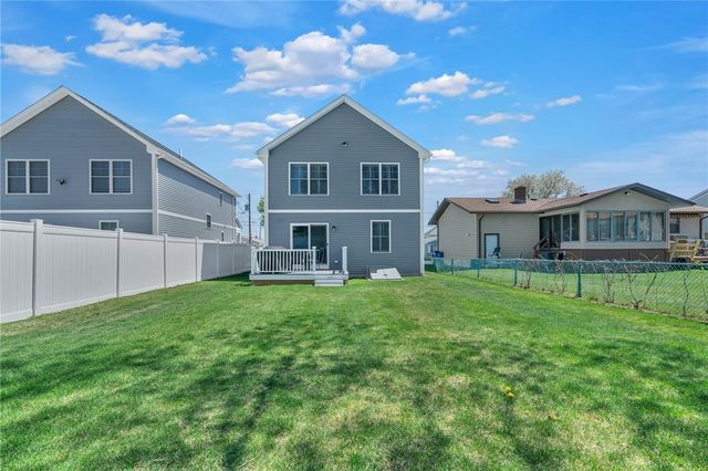28 Ashley Street, Cranston, RI 02920