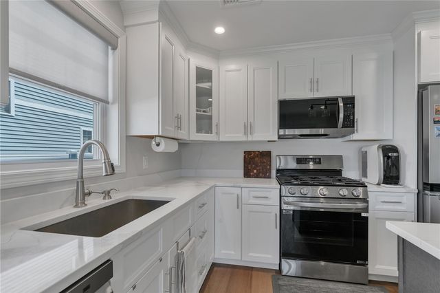 28 Ashley Street, Cranston, RI 02920