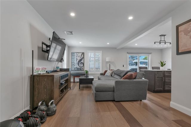 28 Ashley Street, Cranston, RI 02920