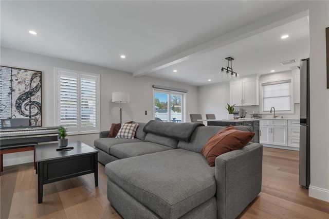 28 Ashley Street, Cranston, RI 02920