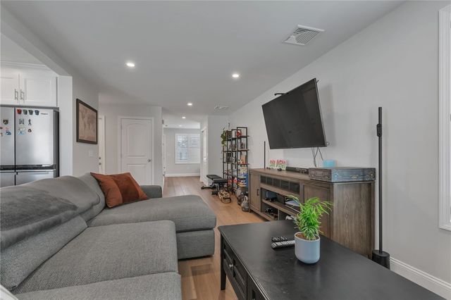 28 Ashley Street, Cranston, RI 02920