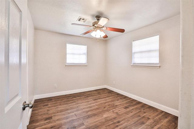 939 NW 5th Street, Moore, OK 73160