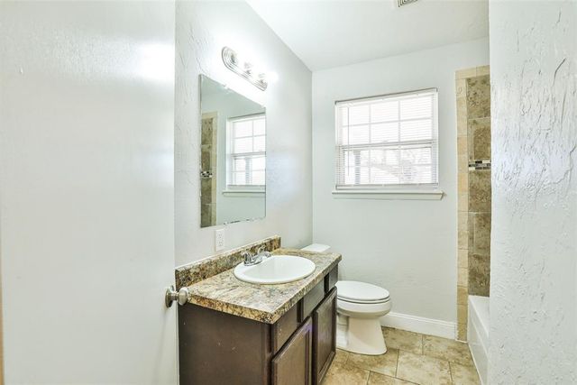 939 NW 5th Street, Moore, OK 73160