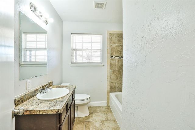 939 NW 5th Street, Moore, OK 73160