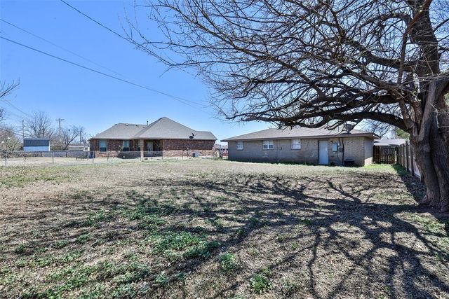 939 NW 5th Street, Moore, OK 73160