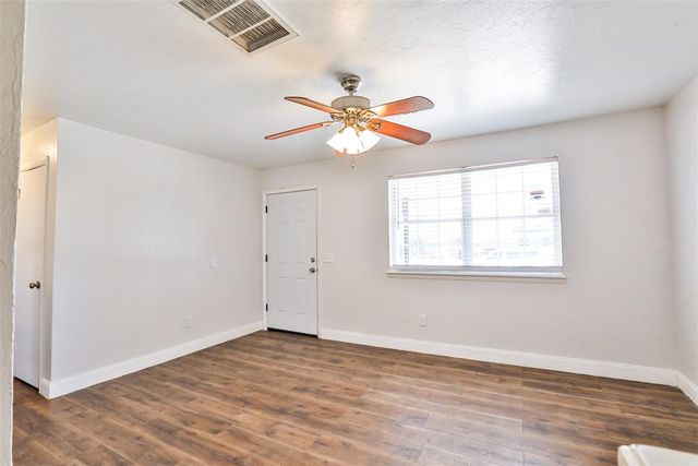 939 NW 5th Street, Moore, OK 73160