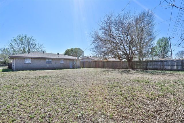 939 NW 5th Street, Moore, OK 73160