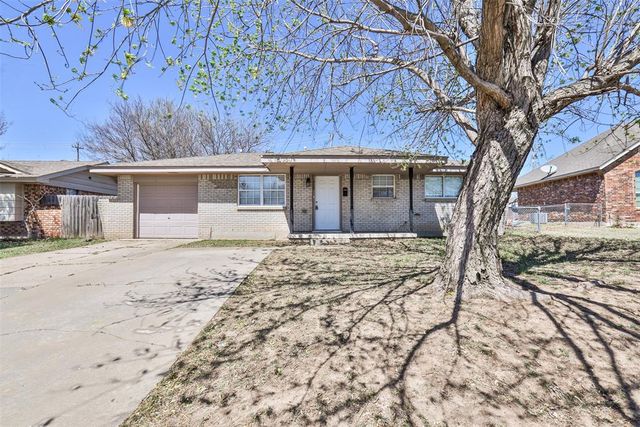 939 NW 5th Street, Moore, OK 73160