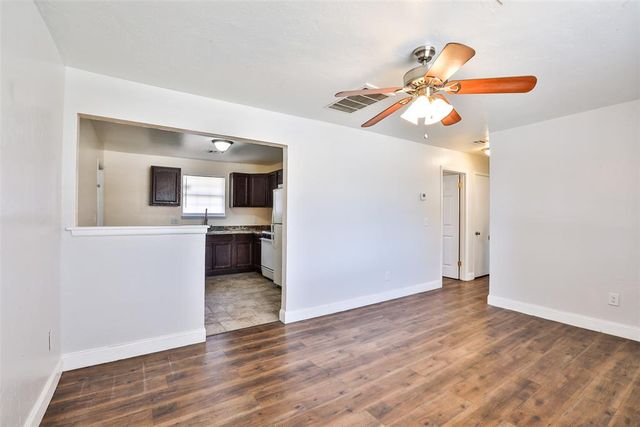 939 NW 5th Street, Moore, OK 73160