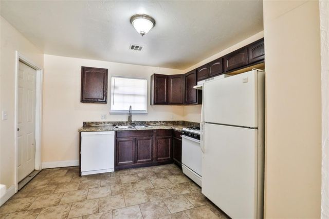 939 NW 5th Street, Moore, OK 73160