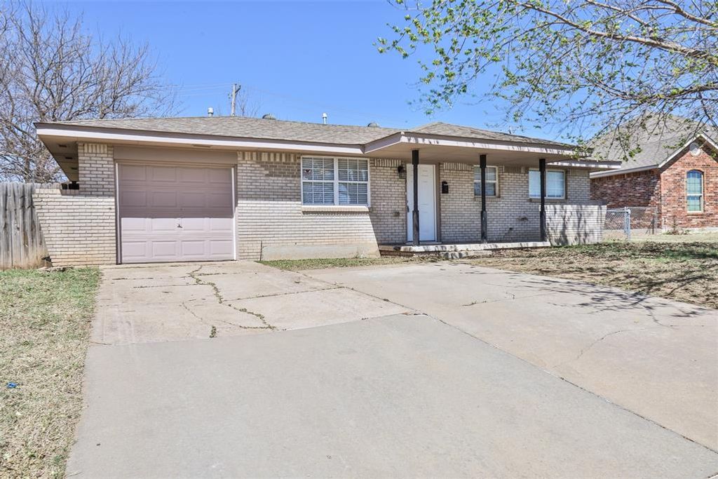 939 NW 5th Street, Moore, OK 73160