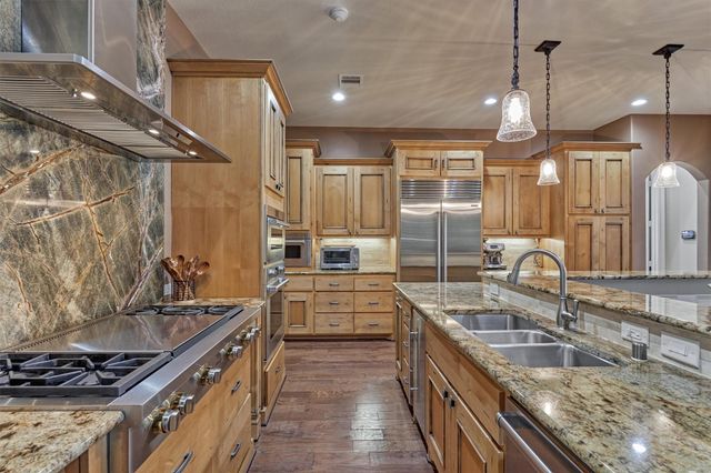 102 Sunridge Court, Montgomery, TX 77316