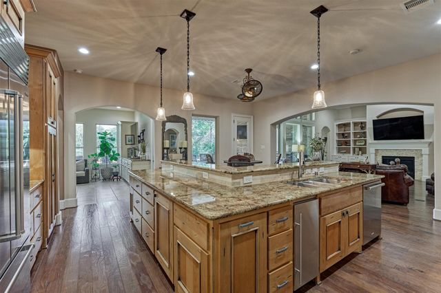 102 Sunridge Court, Montgomery, TX 77316