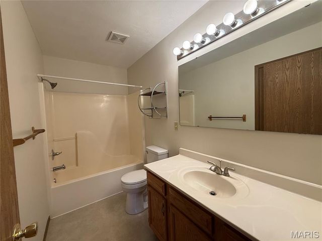 3209 College Avenue, Alton, IL 62002