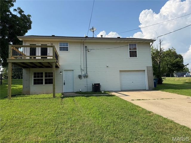 3209 College Avenue, Alton, IL 62002