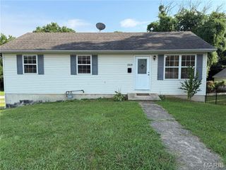 3209 College Avenue, Alton, IL 62002