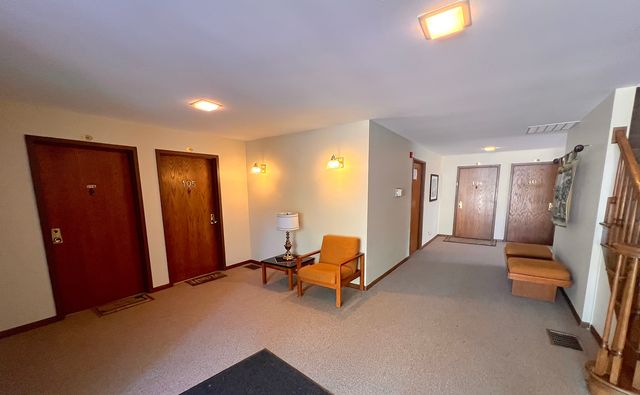 521 73rd Street 105, Downers Grove, IL 60516