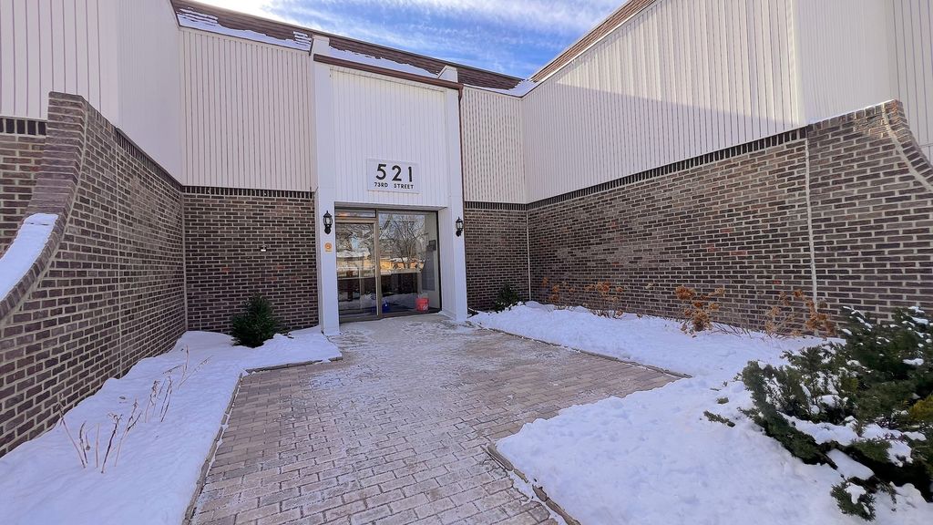 521 73rd Street 105, Downers Grove, IL 60516