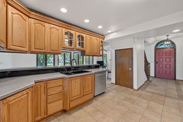 4511 Hanover Drive, Crystal Lake, IL 60012
