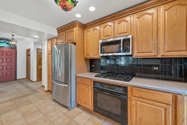 4511 Hanover Drive, Crystal Lake, IL 60012