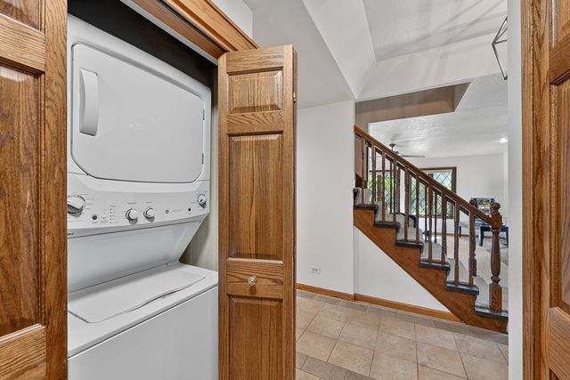 4511 Hanover Drive, Crystal Lake, IL 60012